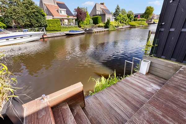 Foto - Verkocht onder voorbehoud: wonen aan het water met luxe, rust en een eigen aanlegsteiger!